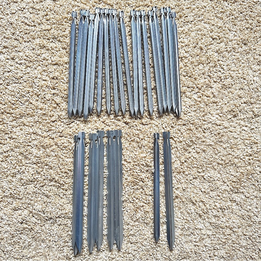 Bundle of 25 lightweight aluminum Y-shape tent stakes, 7" and 7.5"